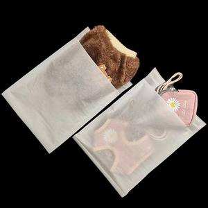 A basso prezzo riciclabile degradabile carta glassinata lucida maneggiata borsa per uso artigianale busta autoadesiva Semi-trasparente - Product Image 1