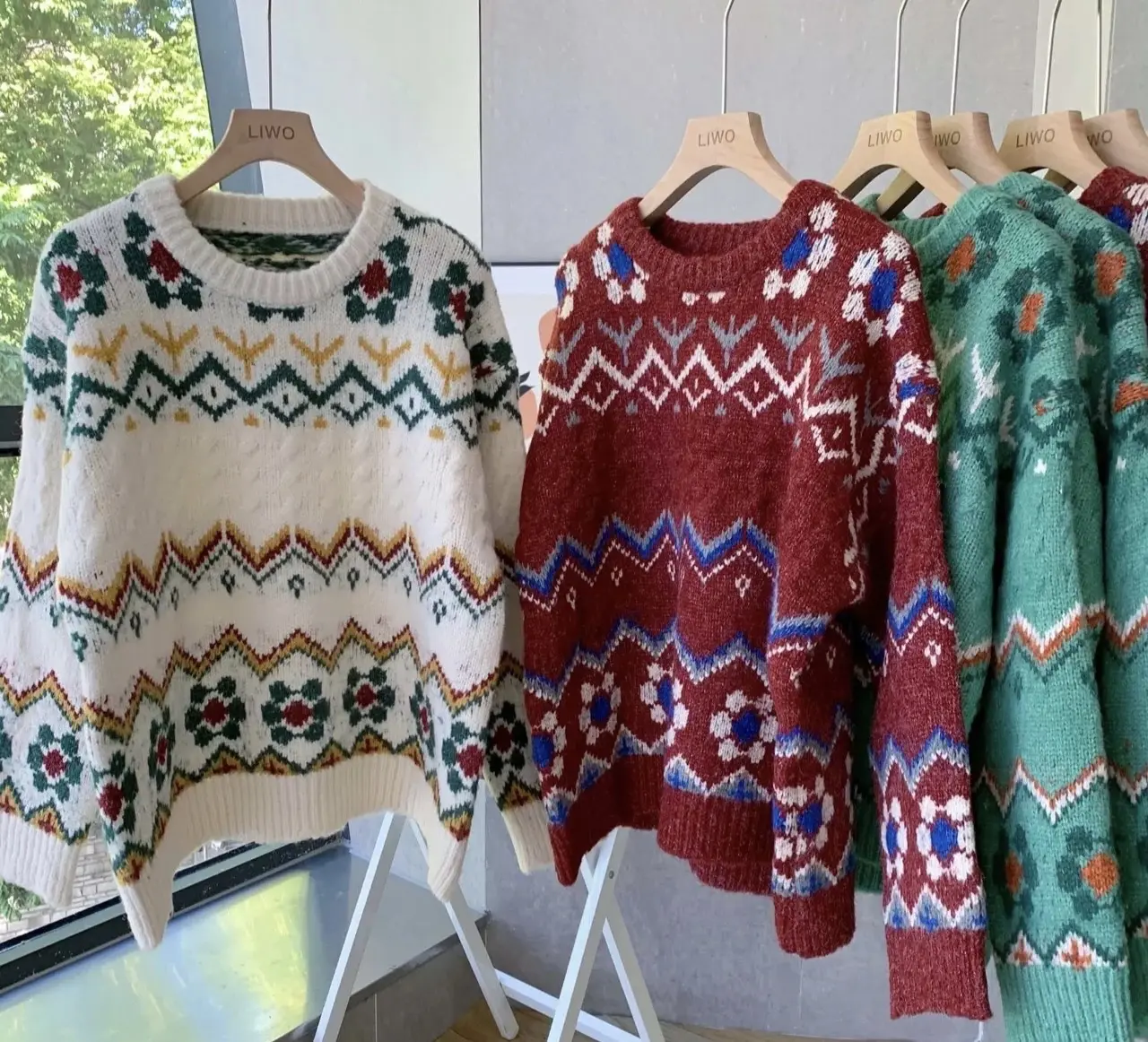 Venta al por mayor cárdigan de invierno diseño personalizado copo de nieve jersey de manga larga familia mujeres suéter de punto de Navidad