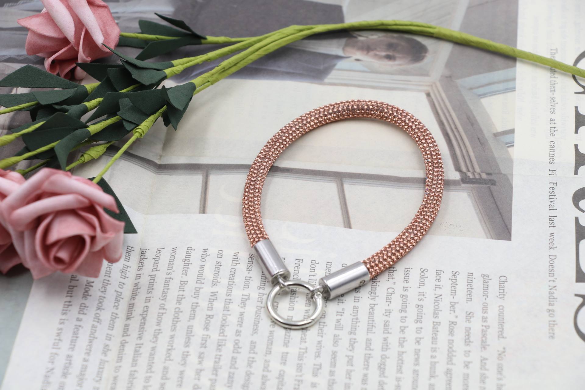 Porte-clés bracelet en strass or rose