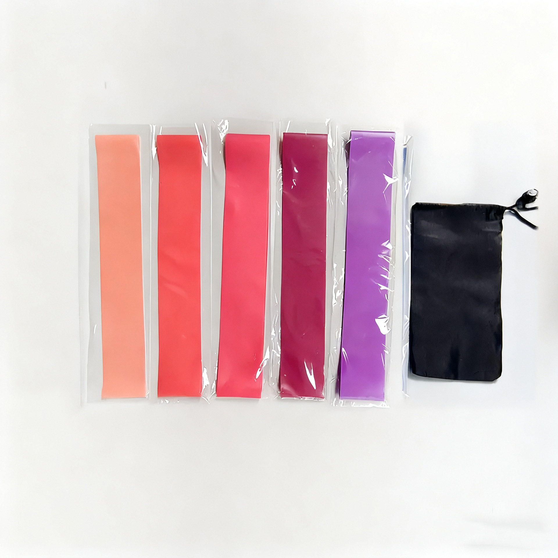Un ensemble de cinq couleurs roses dégradées dans un sac en tissu