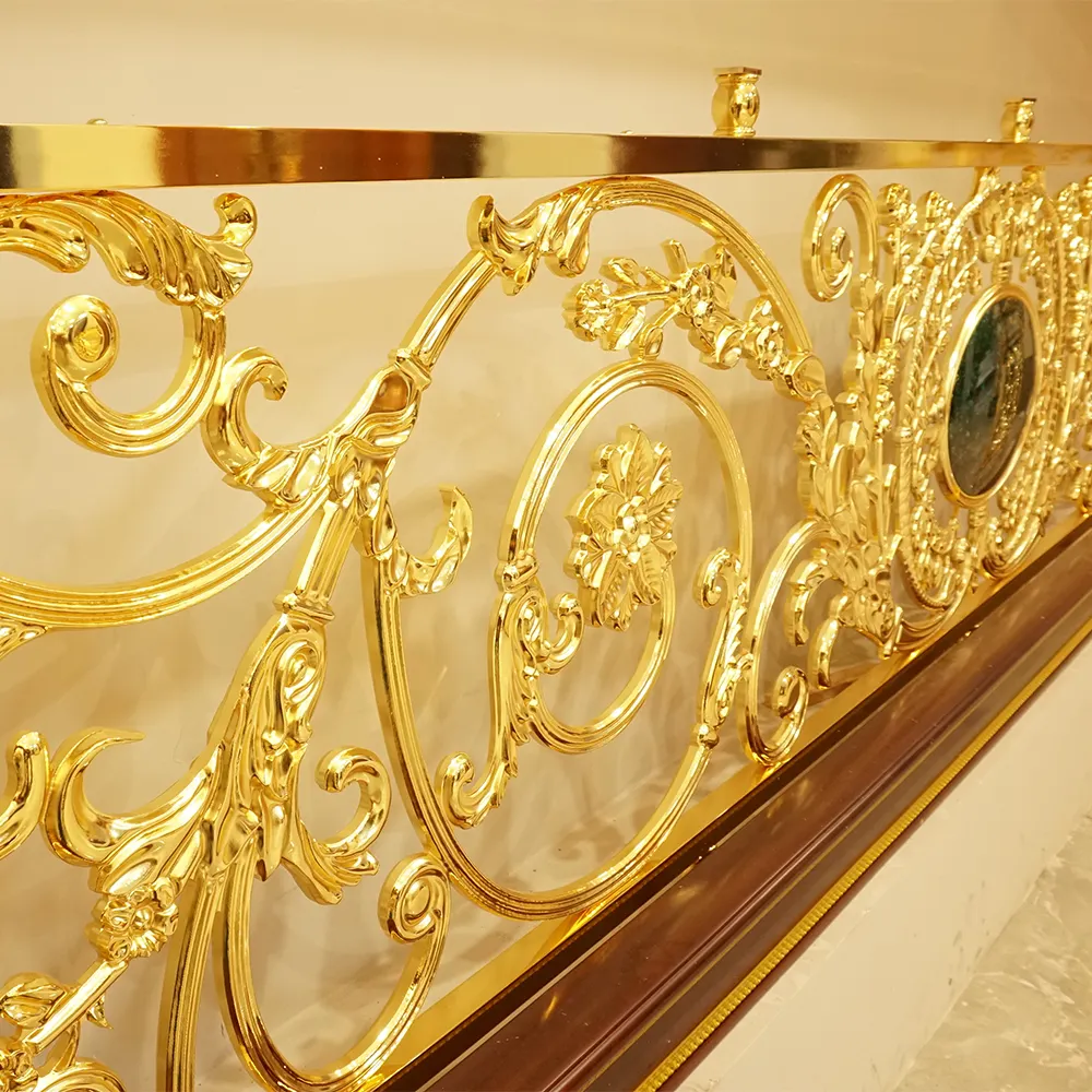 Balaustradas al aire libre Pasamanos Villa de lujo Escalera interior Material de latón decorativo Barandillas de escalera chapadas en oro