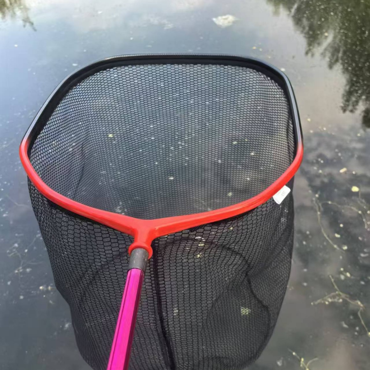 Integrated large mesh head (black and red)