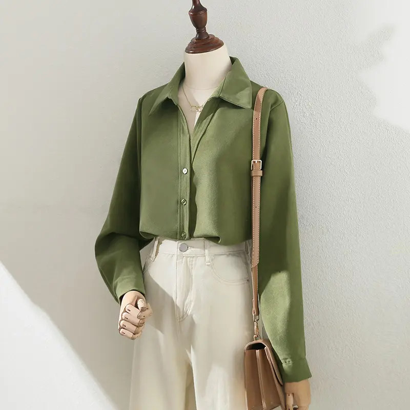 spring 2023 the new green vintage woolen blouse goes with the loose professional commuter V-neck shirt