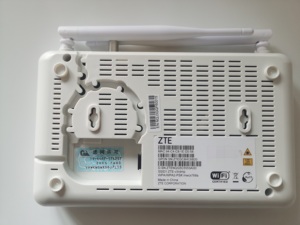 Buon prezzo su ZTE F688 4GE GPON onu ont con WiFi + POST CATV per ftth rete equiment
