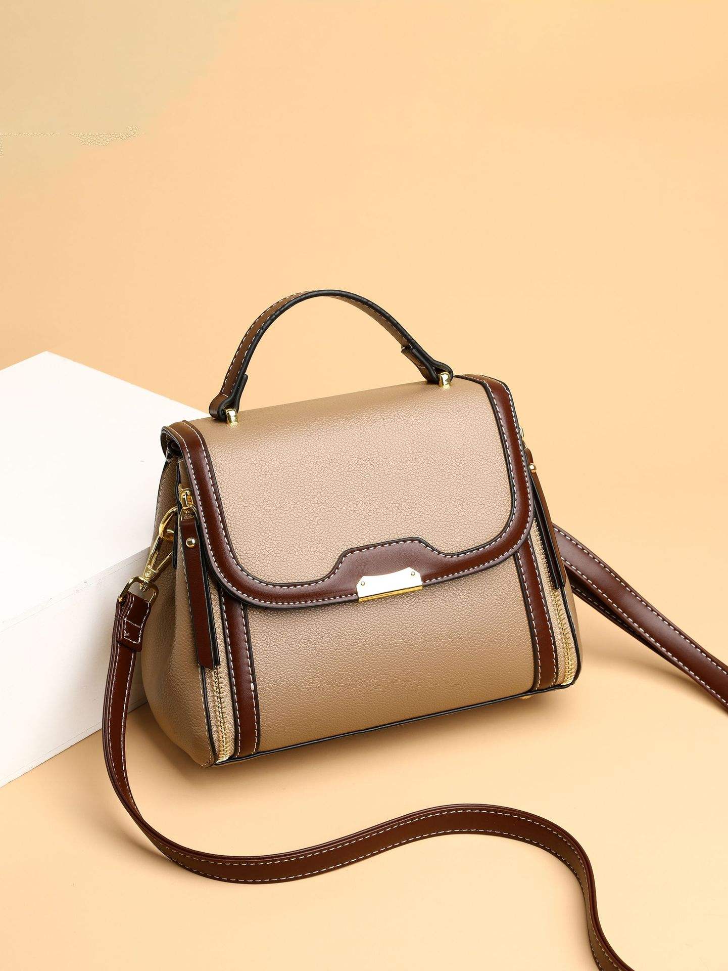 สีดำสีกากี