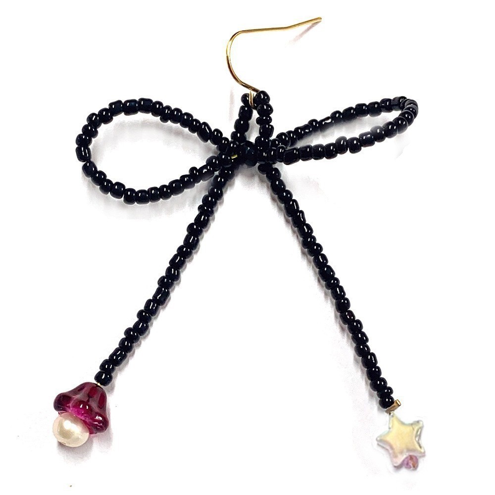 Boucle d'oreille noire simple-peut prendre un bain