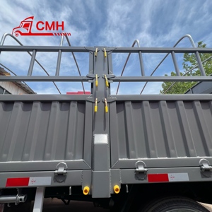热卖中国重汽豪沃轻型4x4 4x2左转向右转向货车 - Product Image 3