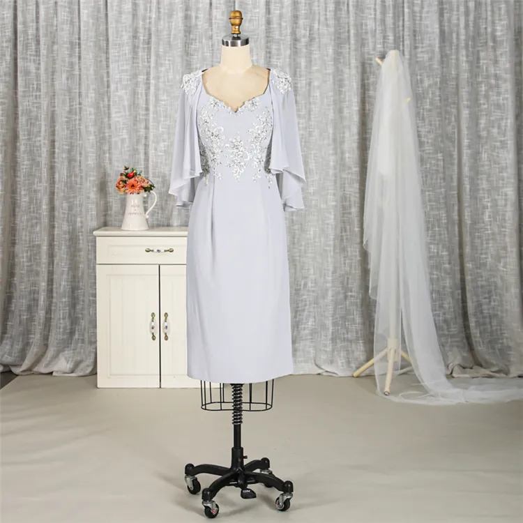 Elegante design cinza curto bordado frisado mãe da noiva vestidos