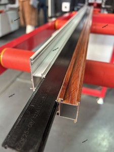 Máquina moleteadora de montaje de rotura térmica CNC con 9 ejes - Product Image 6