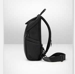 Túi đeo chéo nam có túi bên và túi khóa kéo bên trong để phân loại điện thoại và các mặt hàng khác - Product Image 4