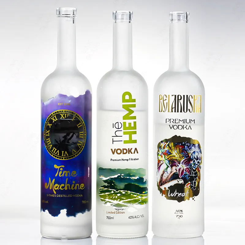 Botella esmerilada personalizada Licor Licores Botella de vidrio Gin Ron Tequila Vodka Licores botella con tapa