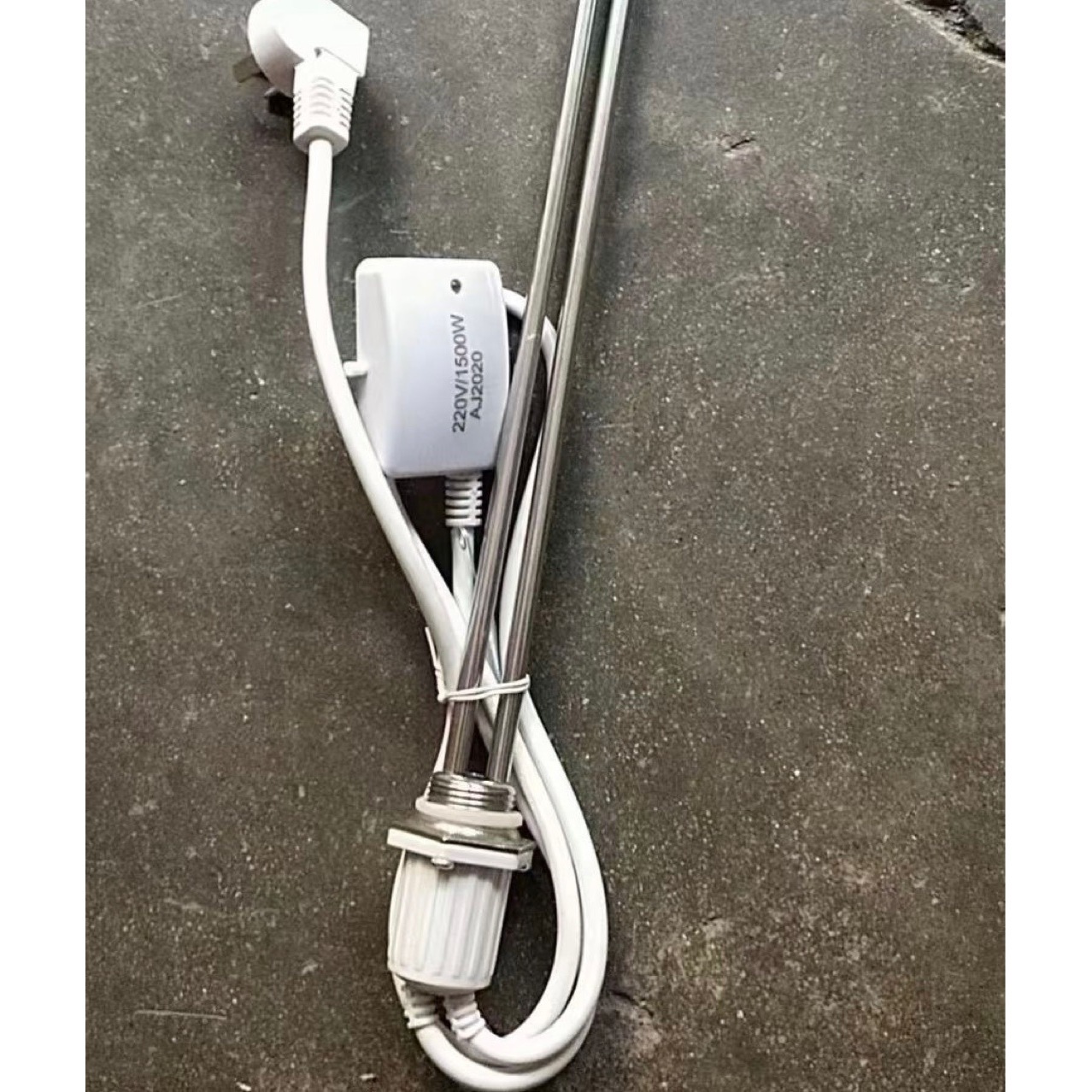Water heating pipe temperature control