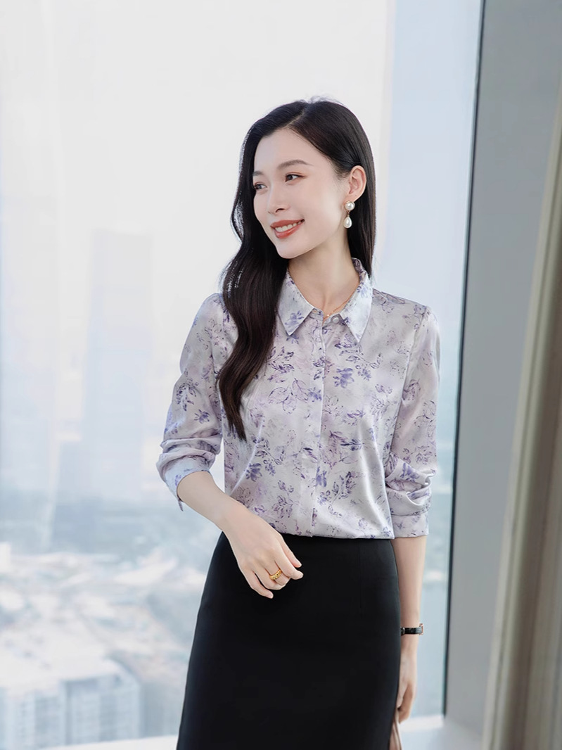 สีม่วง