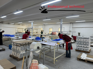 ستائر خشبية اصطناعية لاسلكية 2 بوصة مقاومة للماء أنيقة بلون بولي كلوريد الفينيل مصنوعة في الصين من مصنع خشب صناعي أعمى - Product Image 2