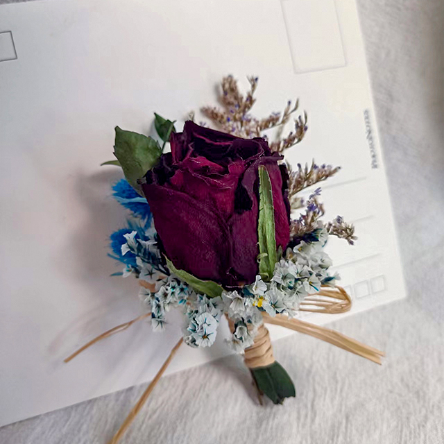 Vintage red dried roses