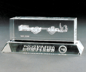 Yearscristal brilhante vidro cristal tráfego carro modelo para o presente de negócios gravado