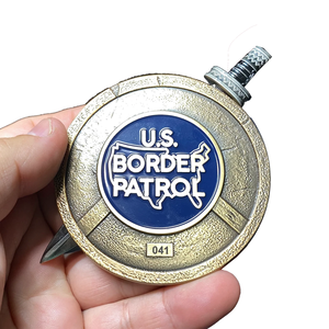 Nhà máy tùy chỉnh CBP danh dự đầu tiên Mô hình lá chắn biên giới tuần tra đại lý đồng kim loại cổ mạ đồng xu khắc logo có thể tháo rời - Product Image 2