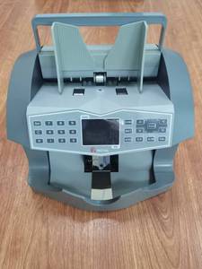 Máquina contadora de piezas de billetes de servicio pesado con función de calculadora Garantía de diez años para bancos y supermercados - Product Image 4