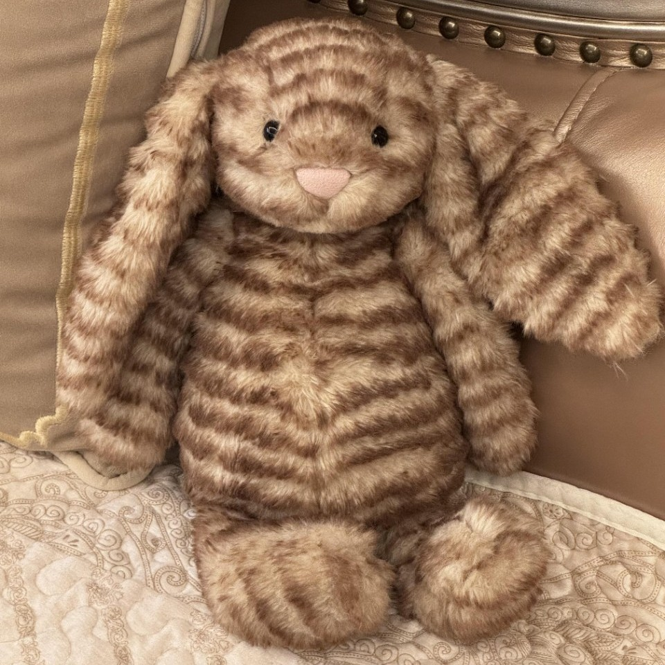 Bolsa guardapolvo de 31 cm con etiqueta dorada, diseño de piel de tigre de enebro y conejo Bonnie.