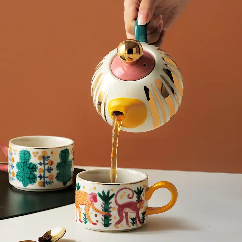 अति सुंदर और सुरुचिपूर्ण सोने-चित्रित रॉयल चायदानी काली चाय एक पॉट दो कप मग अंग्रेजी दोपहर चाय का सेट