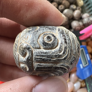 卸売伝統的な中国文化古代Hetian翡翠アンティーク刻まれた古いスペースバレル大きな穴ラウンドボール家の装飾