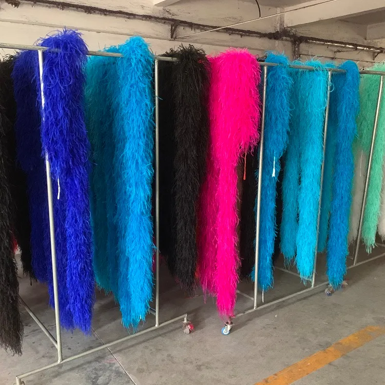 Vestido de boas de plumas teñidas de alta calidad, Boa de plumas de avestruz blanca, negra y rosa a la moda para manualidades DIY, disfraz, fiesta de baile, Halloween