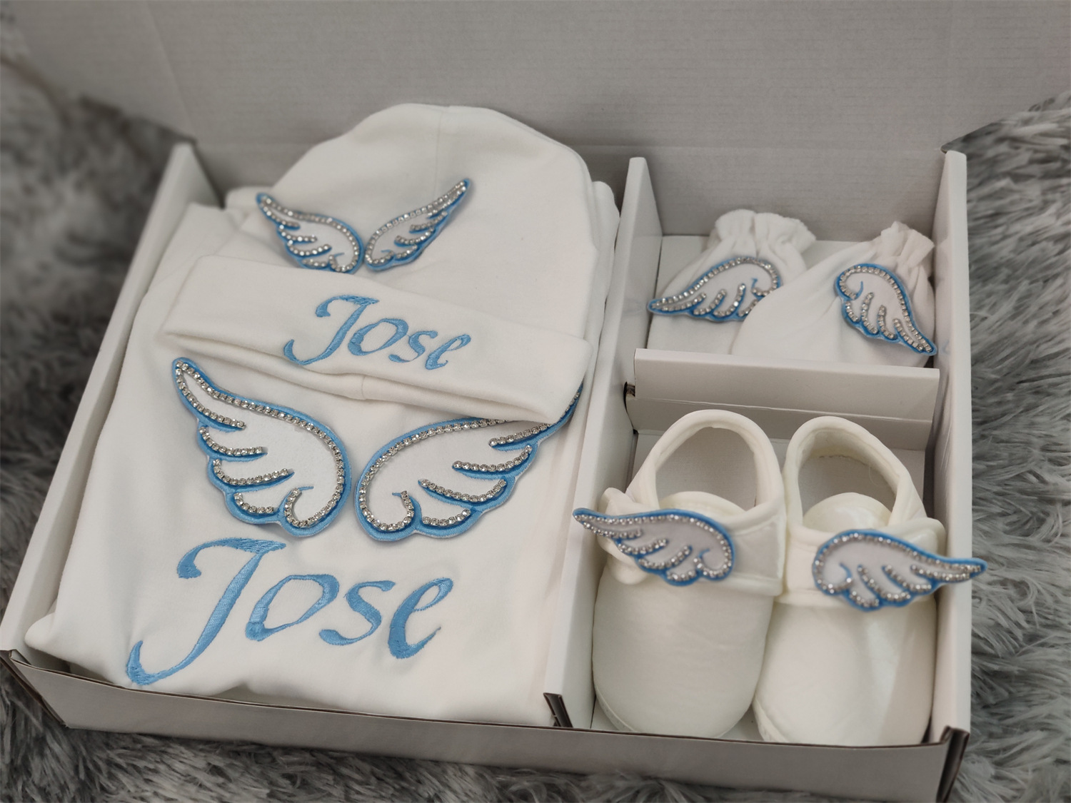 Blue-edged white background wings(with no custom)