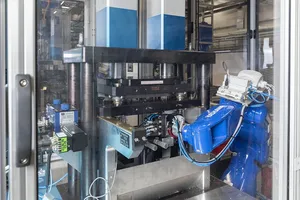 Промышленный робот-манипулятор YASKAWA GP7, 1693 мм, со сварочной горелкой и мегментным сварочным аппаратом - Product Image 6
