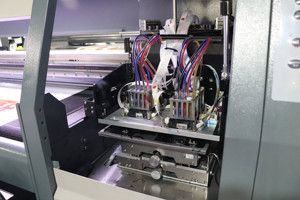 Automatischer Vinyl-Aufkleber drucker Kontinuierliche Druckmaschine Batch-Codierung Tinten strahl drucker - Product Image 6