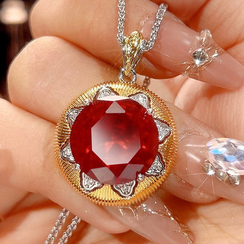 Pendentif corindon rouge avec chaîne Chopin