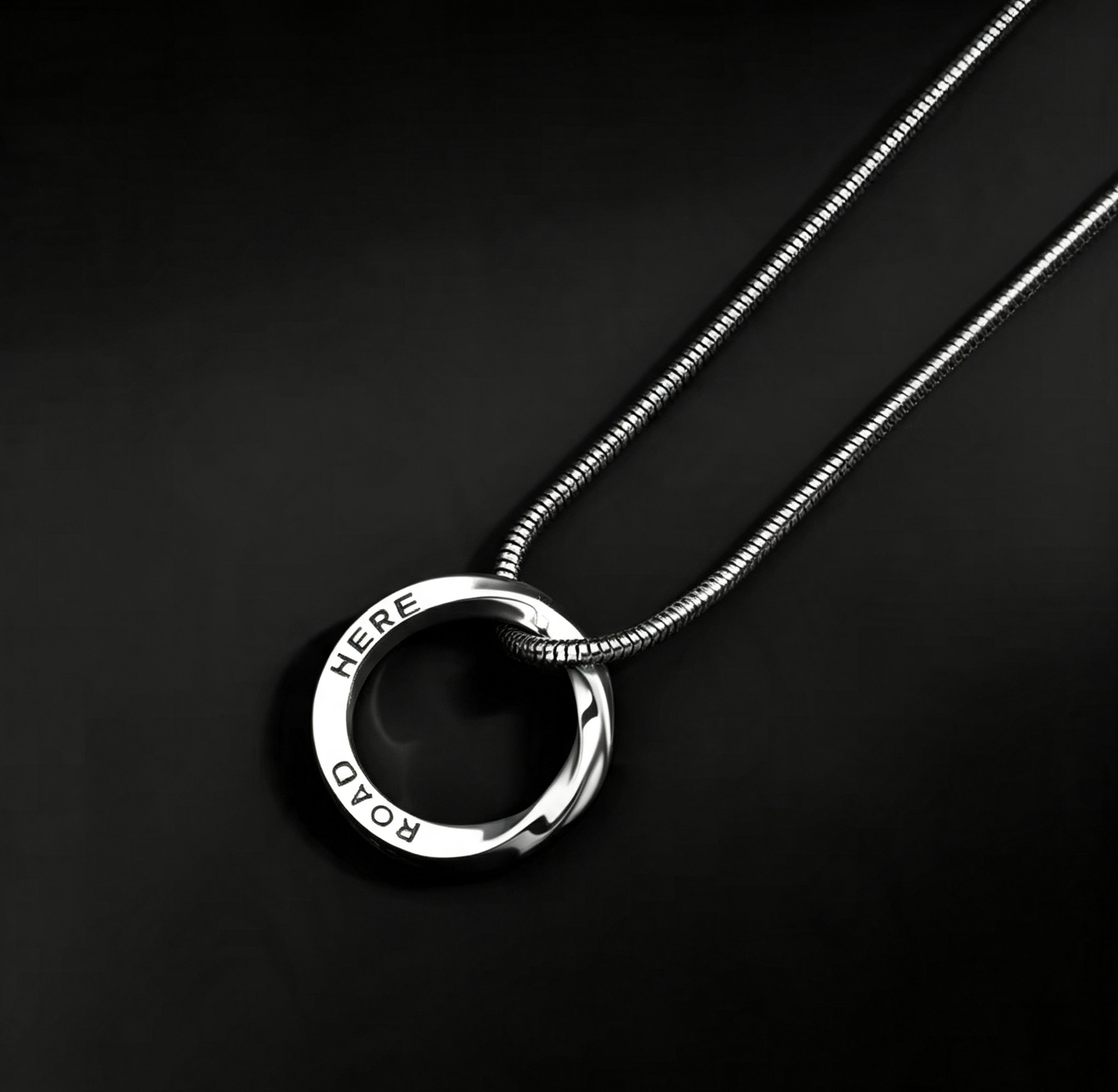 Colgante Mobius (Cadena de hueso de serpiente) 60cm