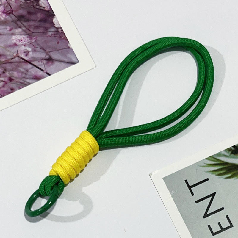เชือกสีเขียวเข้มกับปมสีเหลือง