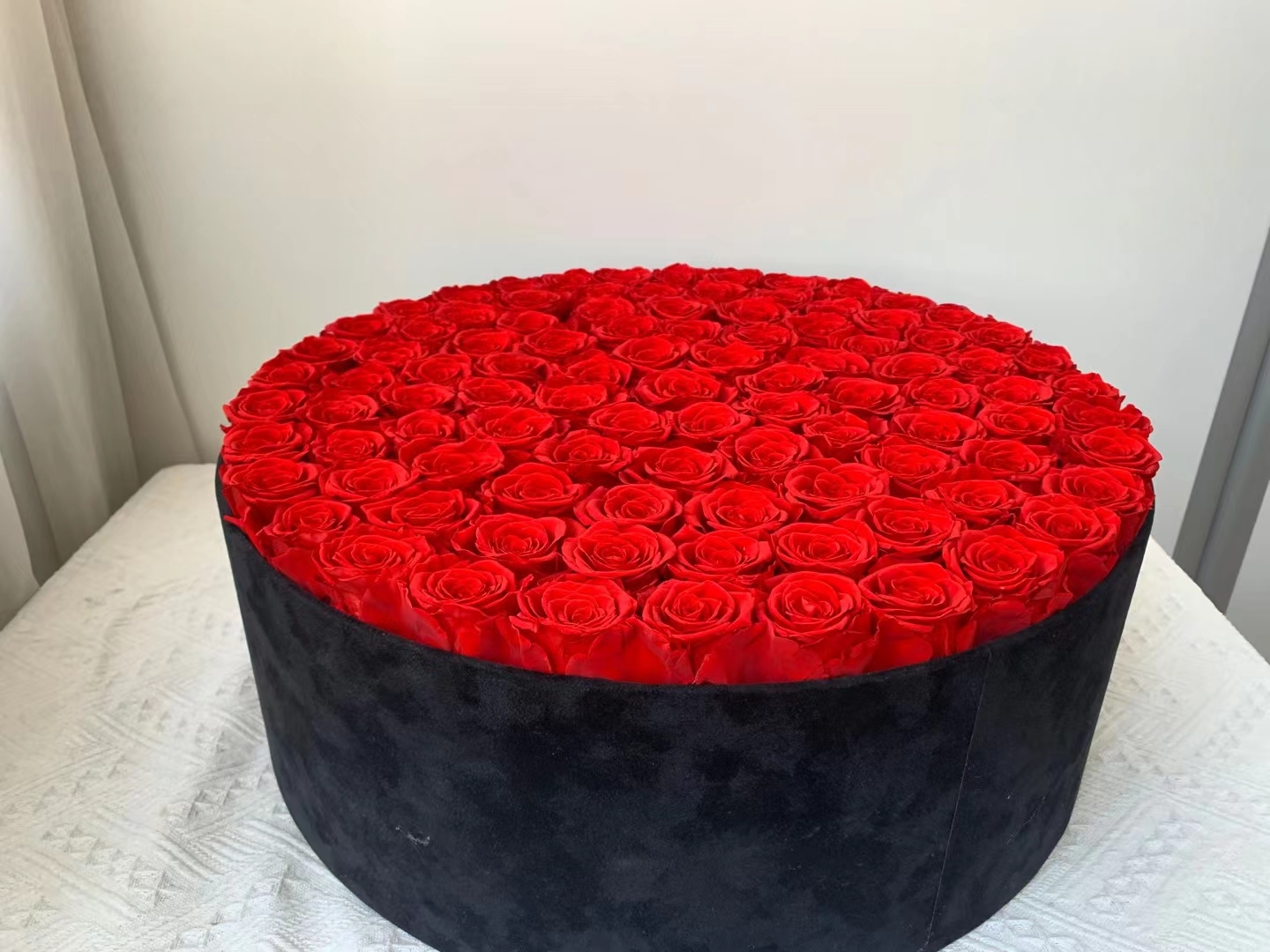 red 99 roses black velvet gift box