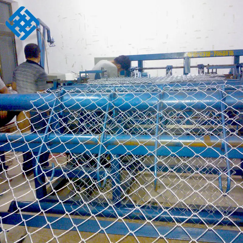 Wholesale Customized Hardware Cloth Galvanized Cyclonic Mesh Iron Metal Wire Net Chain Link Fence for Fencing