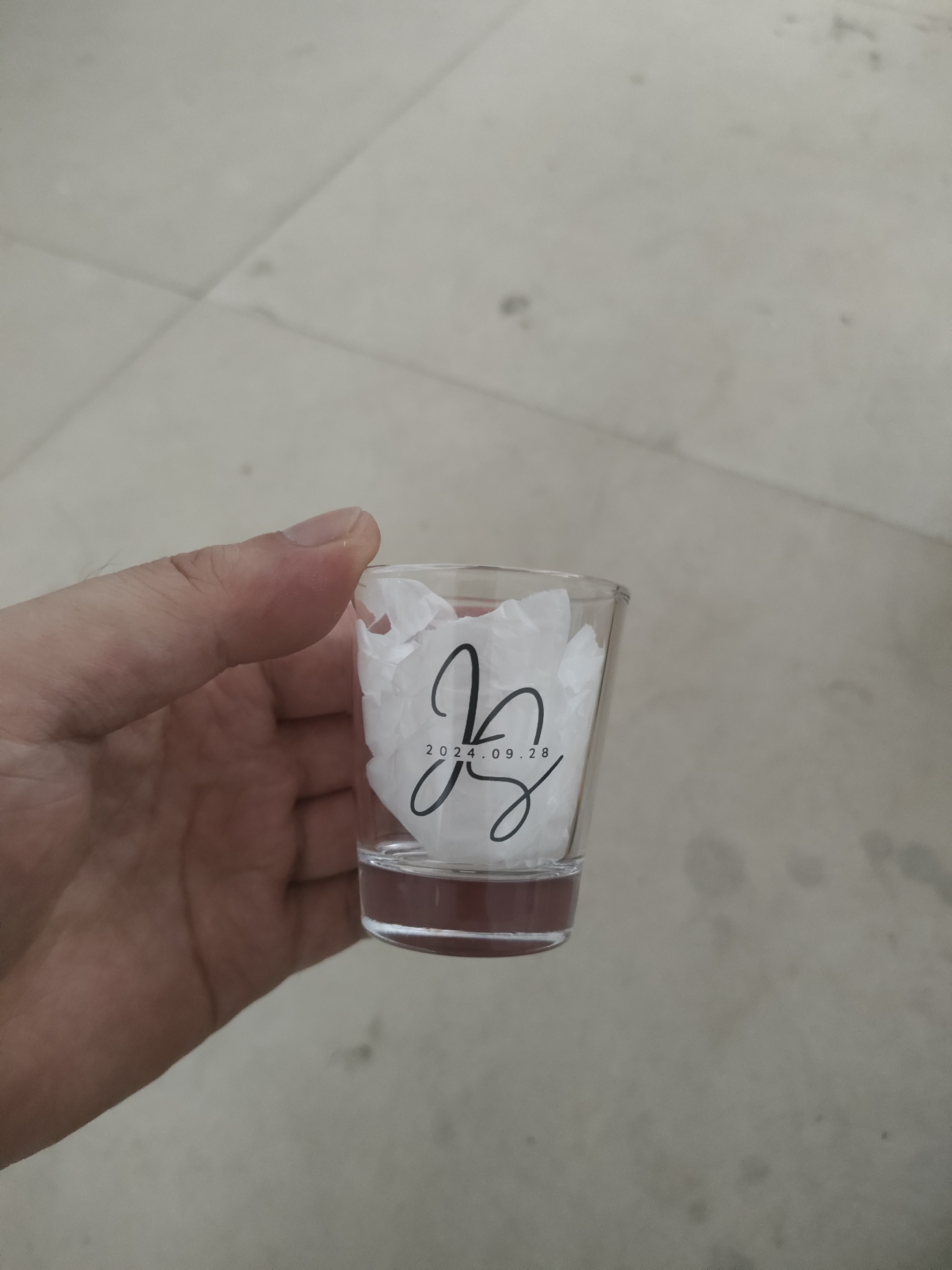 2oz personalizado con un logo