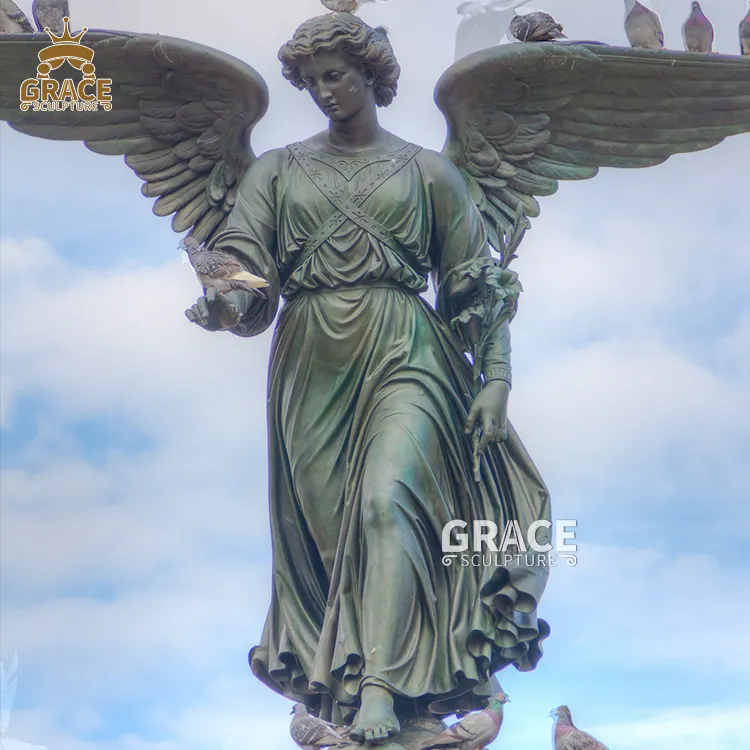 Açık hava bahçe dekorasyonu Metal bronz antika yaşam boyutu melek heykeli bakır kanatlı kadın figürlü heykel