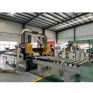 Ad alta efficienza CNC pannelli porta legno sega macchina di carico automatico di scarico piattaforma con quattro lato taglio squadrato tre sega - Product Image 3