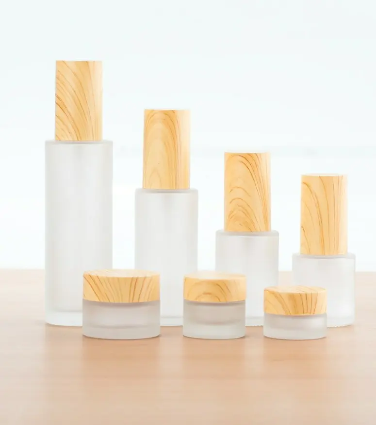 Esmerilado 50ml cuentagotas botella de vidrio con botella de bambú de la tapa para aceite esencial de suero de embalaje cosmético