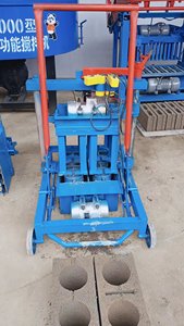 Máquina de fabricación de bloques de enclavamiento manual a la venta, utilizada para hacer bloques de formación de ladrillos de arena de cemento hueco - Product Image 3