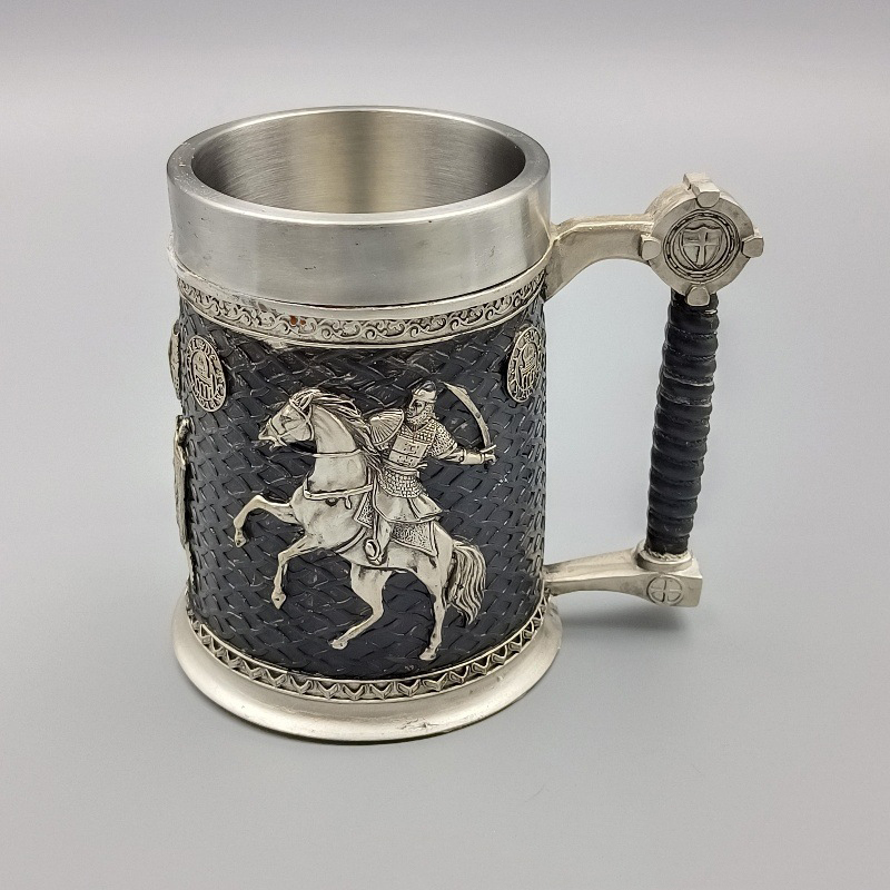 Cheval de guerre gris