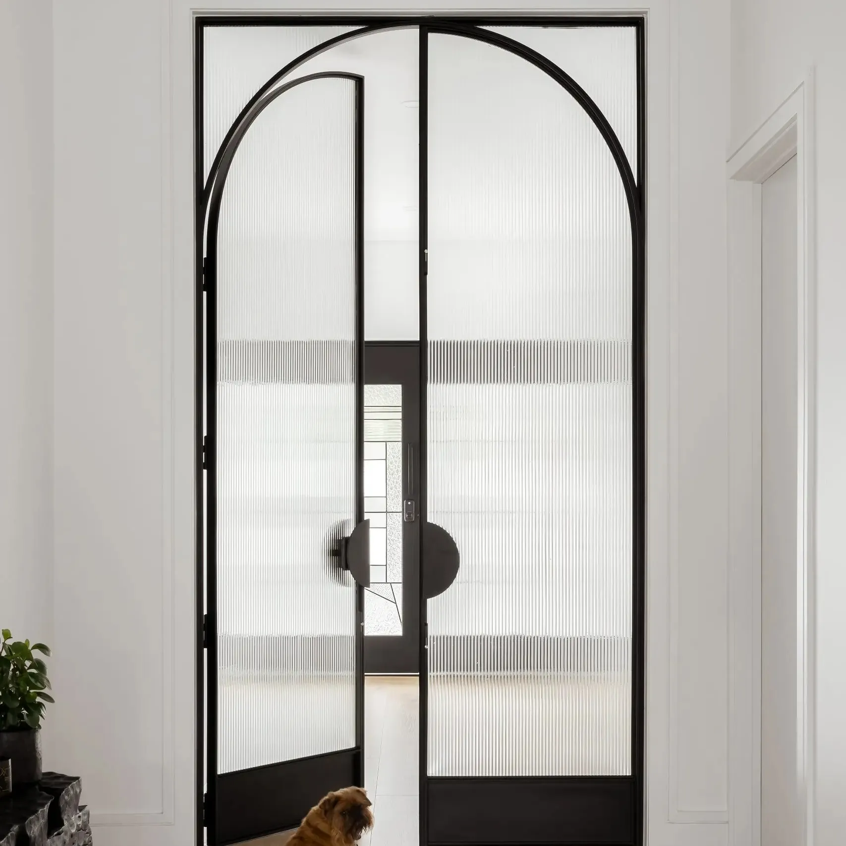 Puertas de hierro forjado de vidrio doble Exterior francés puertas arqueadas abatibles impermeables de vidrio esmerilado interior