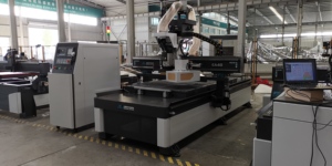 Enrutador CNC de línea de producción, máquina de anidación de carga y descarga automática para trabajo de madera, 9,0 kW, husillo de refrigeración de aire Atc al vacío - Product Image 2