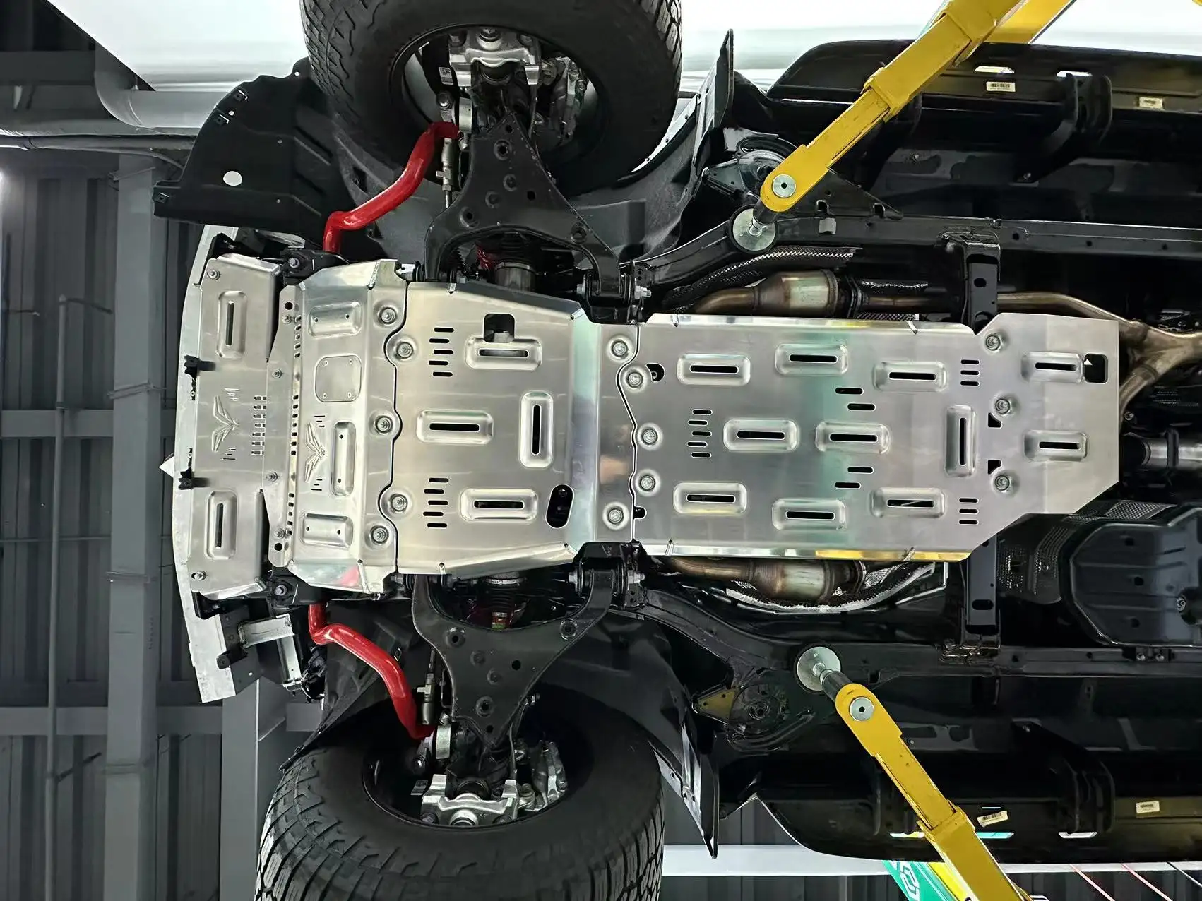 Toyota 세쿼이아 용 도로 자동차 액세서리 실버 색상 알루미늄-마그네슘 합금 엔진 섀시 가드 플레이트