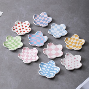 Basit dantel tasarımı ile avrupa yaratıcı seramik Petal plaka partiler için Modern küçük tabak takı depolama masaüstü dekorasyon - Product Image 1