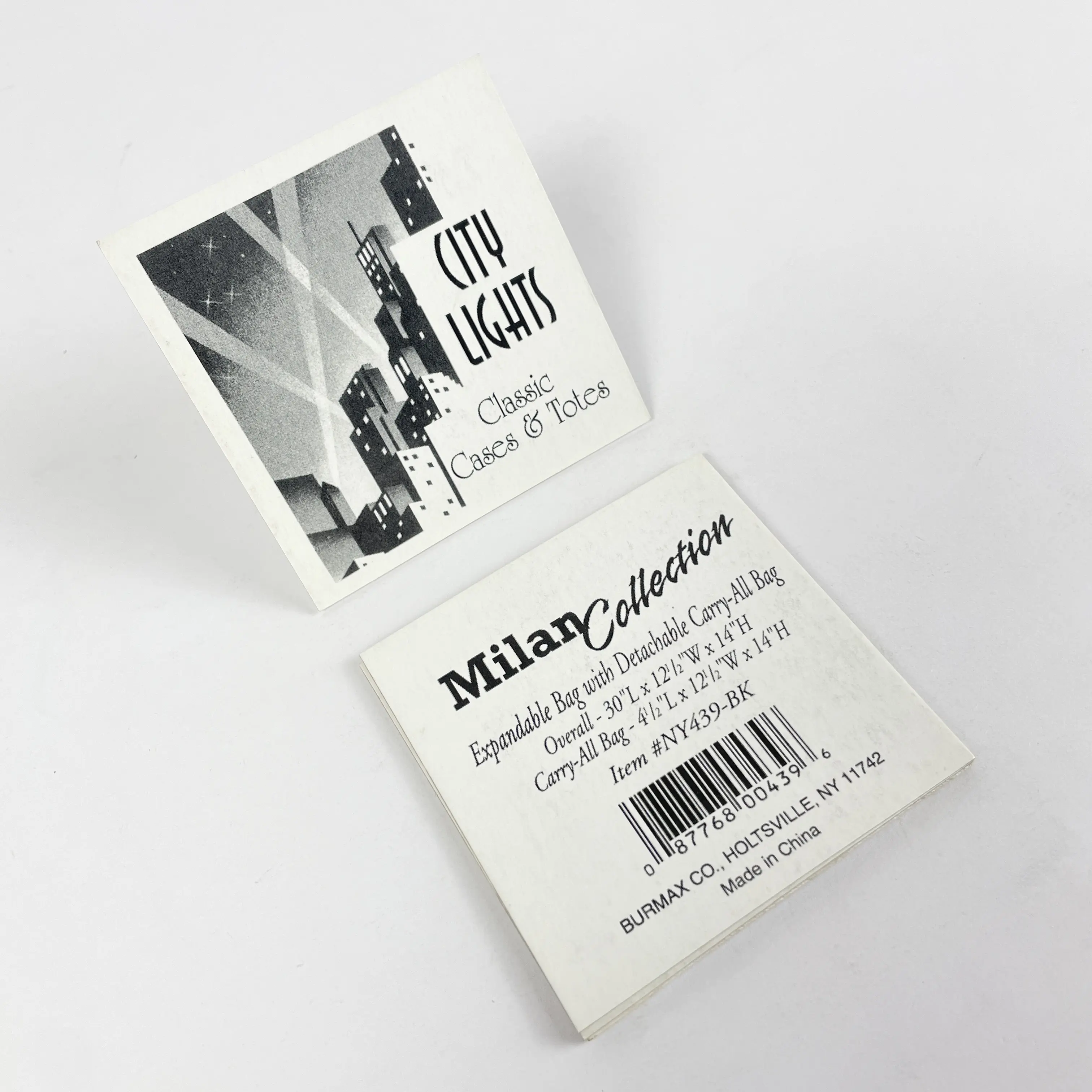 بطاقة من الورق المقوى سميكة للغاية بطاقات معلقة مطبوعة باللونين الأبيض والأسود مع تصميم كلاسيكي للمنتجات