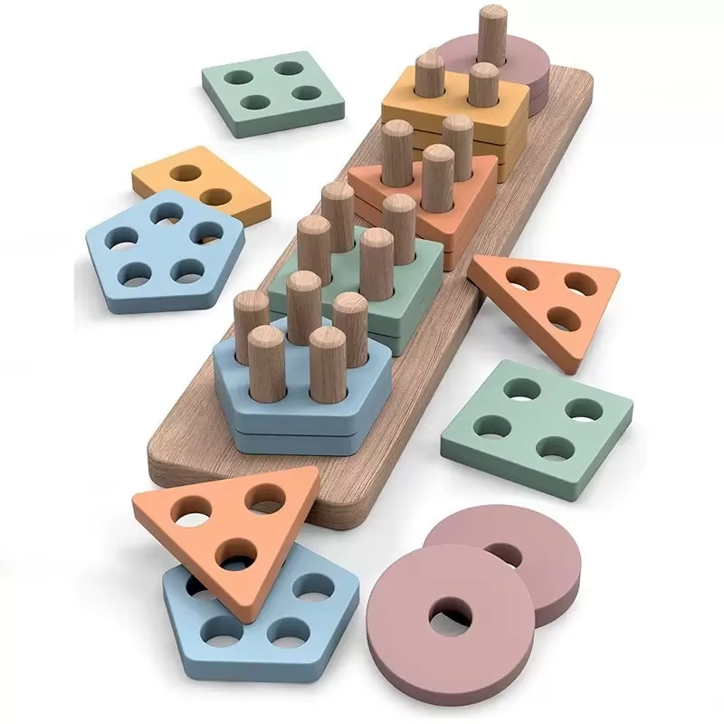 Giocattolo Montessori per l'ordinamento delle forme C