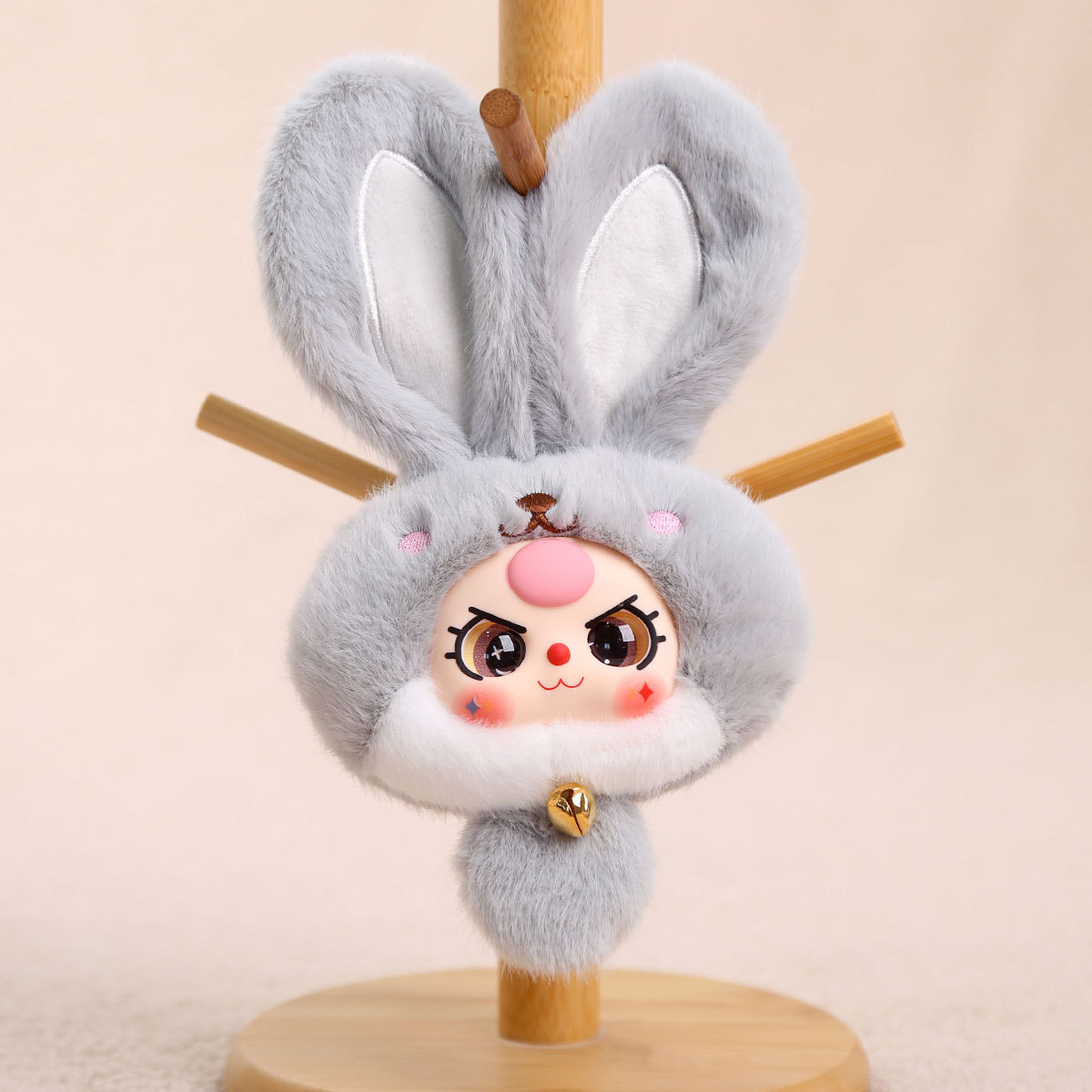 Muñeca de vinilo conejo de tres años gris-22cm/71g