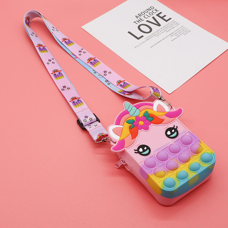 Rose (coloré) -- Licorne