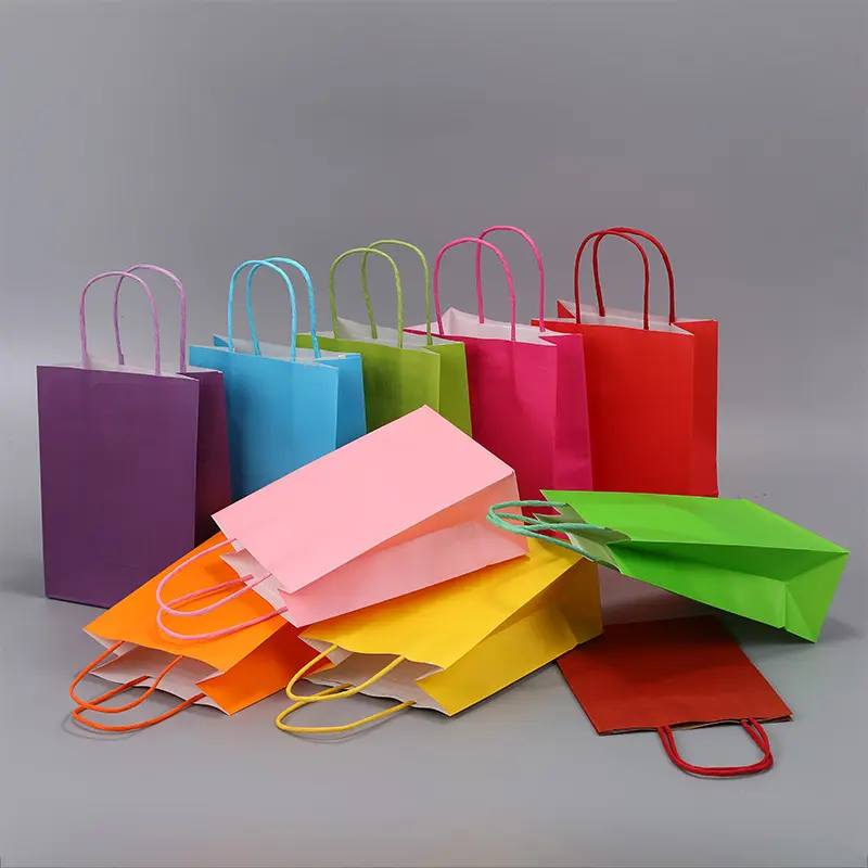 Sacs d'emballage en papier réutilisable avec votre propre logo pour petites entreprises, sacs en papier marron uni bon marché avec poignées