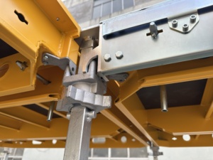 Zeitgenössische Baumaterial ien aus Aluminium-Fast-Form-System mit Requisiten für Schalung platten - Product Image 3